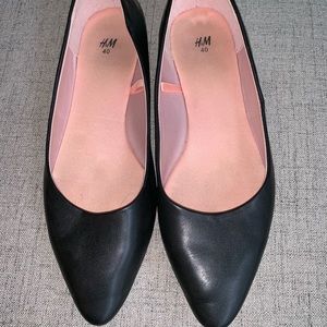 Black H&M pointed toe flats